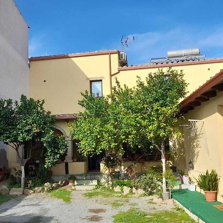 B&B Gli Archi Sìnnai Exteriör bild