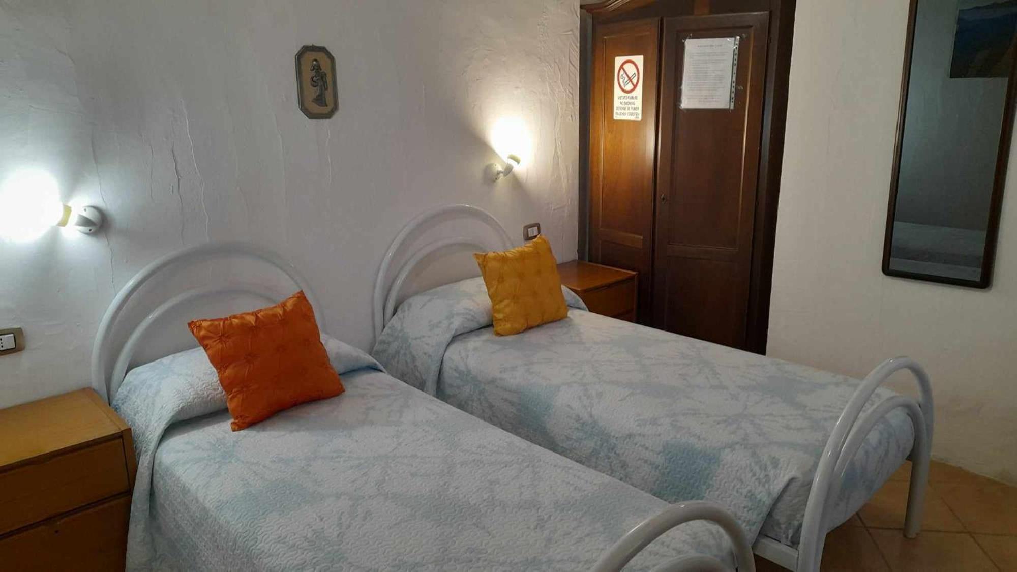 B&B Gli Archi Sìnnai Exteriör bild